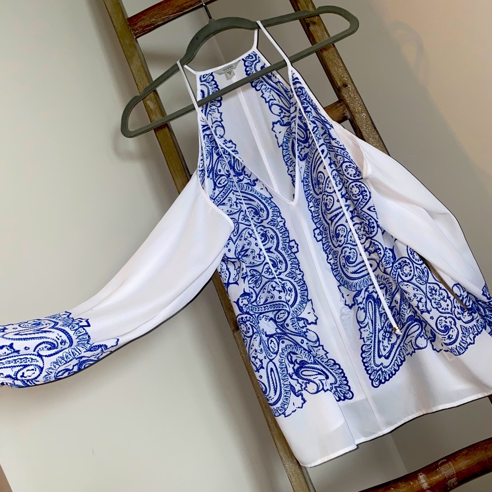 GUESS COLD SHOULDER BEAUTIFUL GREEK TOP